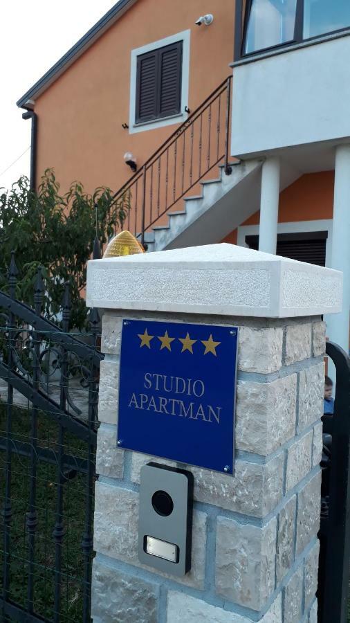 Apartment Dorina Buje Exteriér fotografie